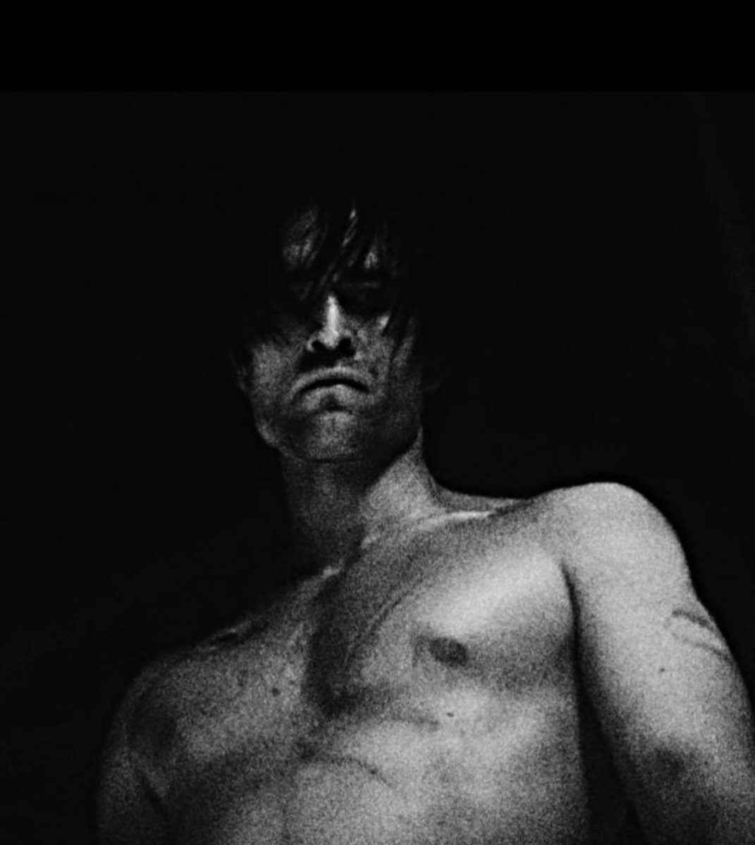 RebelBatmen's tweet photo. Robert Pattinson’s Bruce Wayne >>> https://t.co/mLMOSOslW4