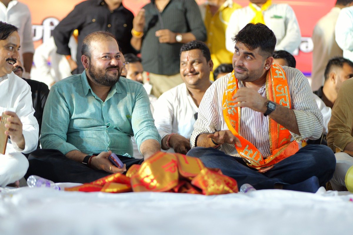 JSherpur's tweet photo. बड़नगर की पावन धरती पर आयोजित भव्य शौर्य यात्रा के पश्चात मंच से सभा को संबोधित करने का अवसर प्राप्त हुआ।
इस अवसर पर राजस्थान के शिव विधायक श्री रविंद्र सिंह जी भाटी सहित उपस्थित सभी सम्माननीय अतिथियों, मातृशक्ति, युवाओं एवं विशाल जनसमुदाय के बीच वीरता, राष्ट्रभक्ति, स्वाभिमान एवं हमारी गौरवशाली संस्कृति को लेकर अपने विचार साझा किए।

आप सभी के अपार स्नेह, उत्साह और आत्मीय समर्थन ने इस आयोजन को ऐतिहासिक बना दिया।

बदनावर की धरती को हृदय से नमन एवं आप सभी का बहुत-बहुत आभार।
