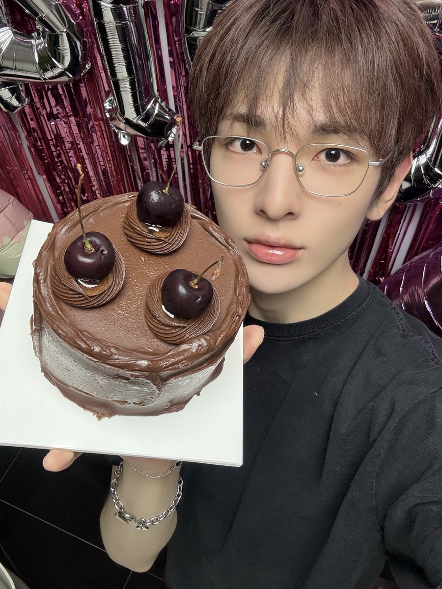 the_EPEX's tweet photo. [🎁]
선선한 가을 바람과 함께 찾아온 뮤의 생일🍂
제니스 모두 낭만 가득한 하루 보내세요🎂💕

#EPEX #이펙스 #MU #뮤
#낭만_가득한_뮤와의_9월
#Dreamy_September_with_MU https://t.co/5dgAI4PsvT