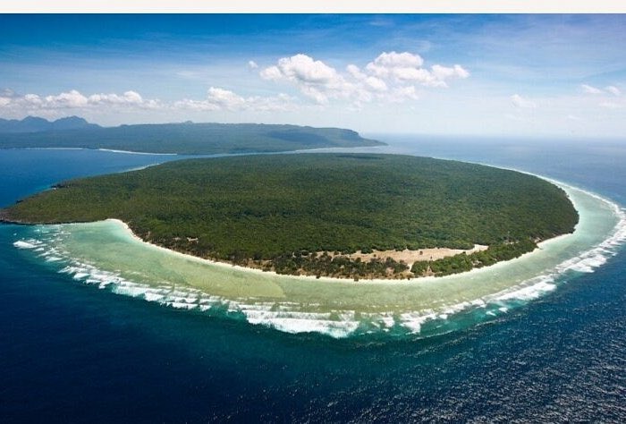 MappedOut2025's tweet photo. Jaco Island is a tiny patch of land in East Timor that was completely omitted from official Dutch colonial maps for generations. Because the local indigenous people considered the island sacred and refused to step foot on it, mapmakers simply assumed nothing was there https://t.co/0bUrcW6OgH