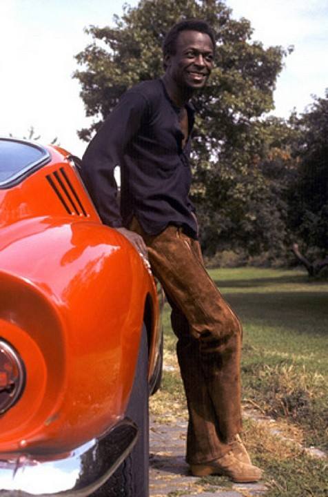 dan_bst's tweet photo. Miles Davis appuyé sur sa Ferrari... https://t.co/BOokgthPLN