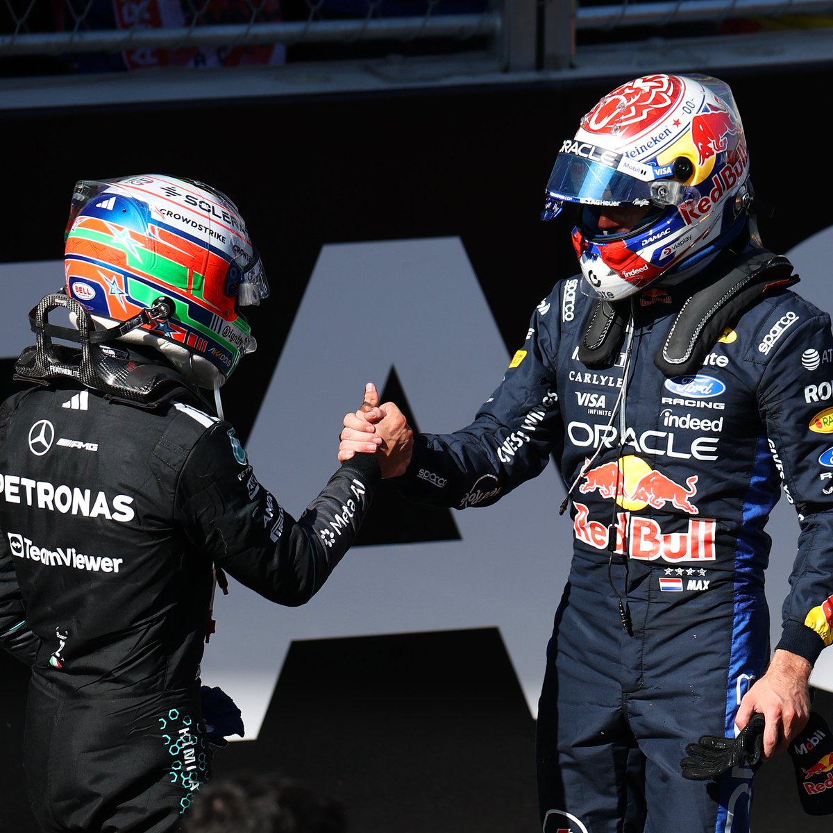 redbullracing's tweet photo. 🤝

#F1 || #SpanishGP 🇪🇸 https://t.co/qrv1zSc5lO