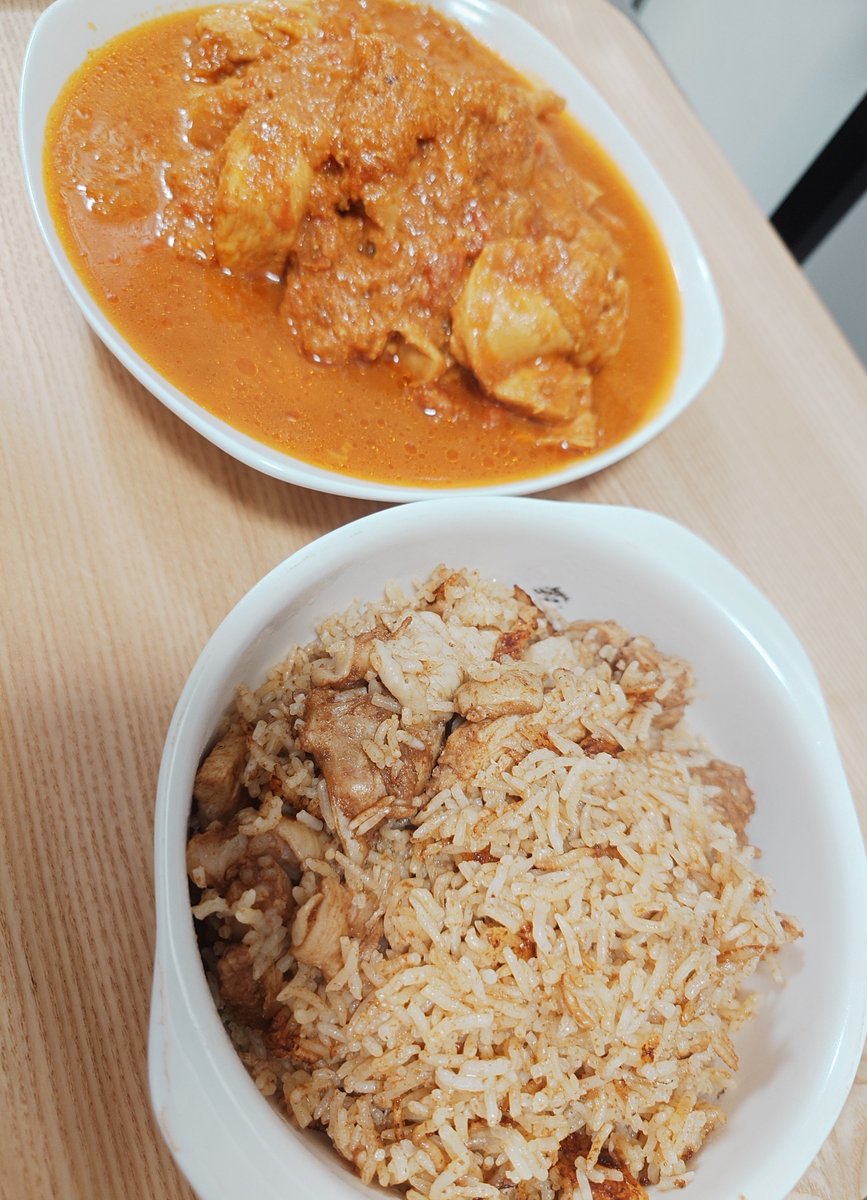 ebflynsss's tweet photo. チキンカレーとチキンビリヤニです🍴
あれ、チキンフェアだったかな💭 https://t.co/zEcs8XznDg