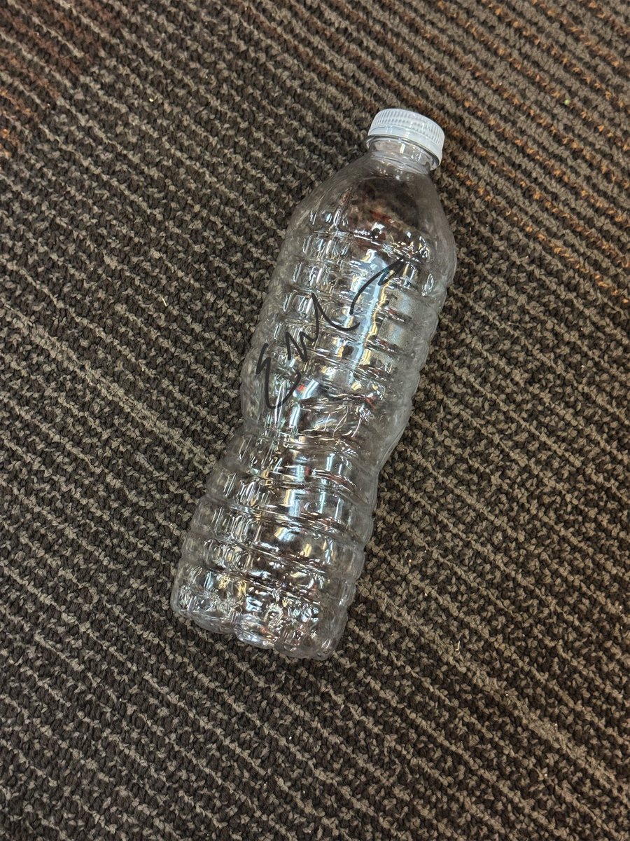CowboyFB's tweet photo. 🚨 GIVEAWAY 🚨

We’re giving away the GAME-USED and SIGNED water bottle from Coach Morris’ postgame Oregon press conference! 

Like, comment and follow for a chance to win this 1-of-1 piece of Oklahoma State history. 

Yes, we’re serious. 

Winner will be announced Tuesday. https://t.co/NiKcGs4Czq