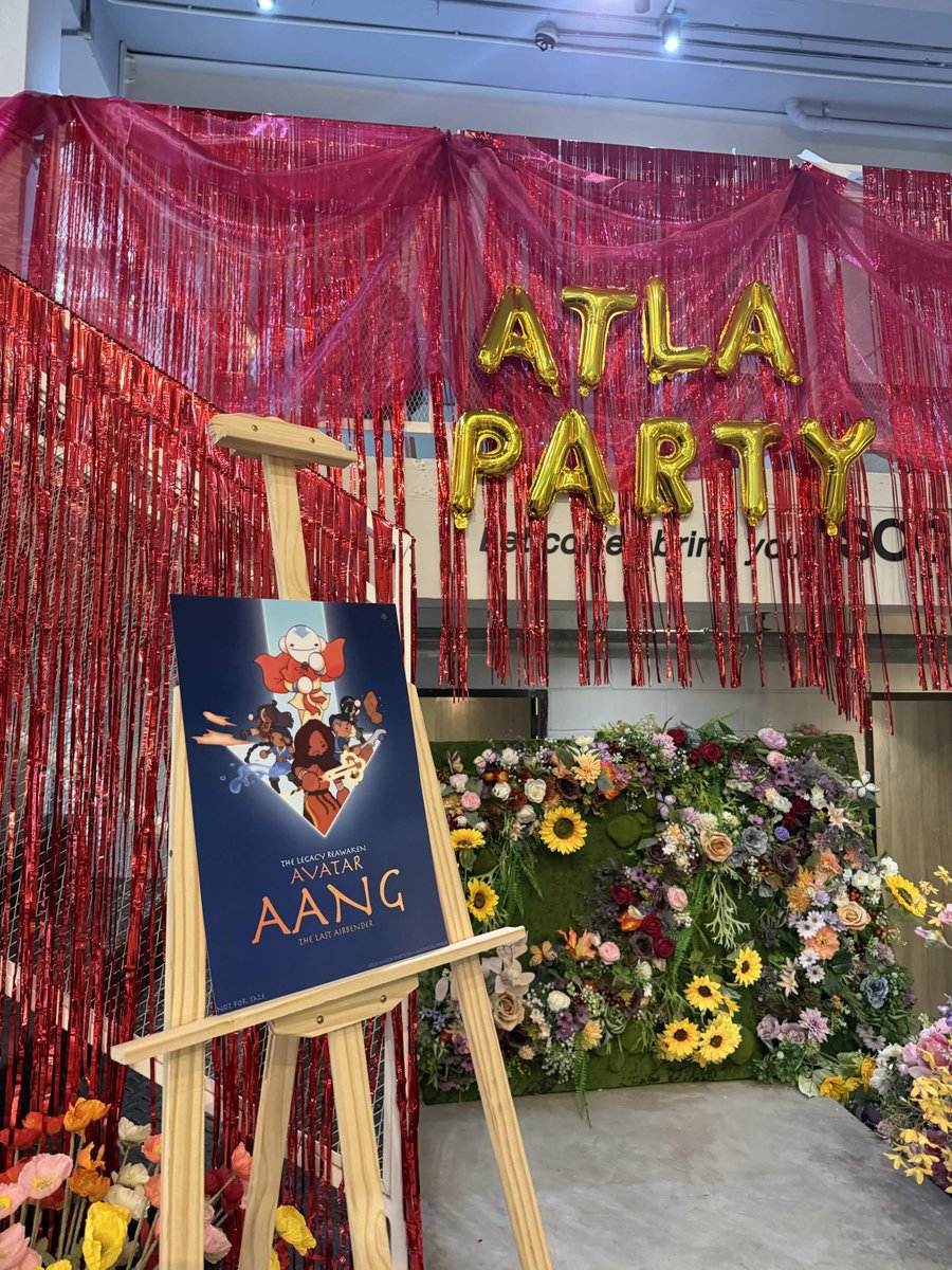 helwithhorizon's tweet photo. คาทาร่าคนนี้ขอมารีแคปงาน #ATLAWatchPartyTH ในฐานะทีมงานค่ะ 🥺ก่อนอื่นเลย ขอบคุณพี่เพ้บมาก ๆๆ ที่ปิ๊งไอเดียนี้ขึ้นมา พี่เก่งที่สุด y y
ได้เห็นทุกคนมีความสุขเราเองก็หายเหนื่อยเลย ทุกรอยยิ้ม ทุกเสียงหัวเราะของทุกคนเป็นแรงใจของเราจริง ๆ ขอบคุณทุกคนที่มาร่วมงานมาก ๆ จริง ๆ นะคะ 😭 https://t.co/R2eX6Jk2jU