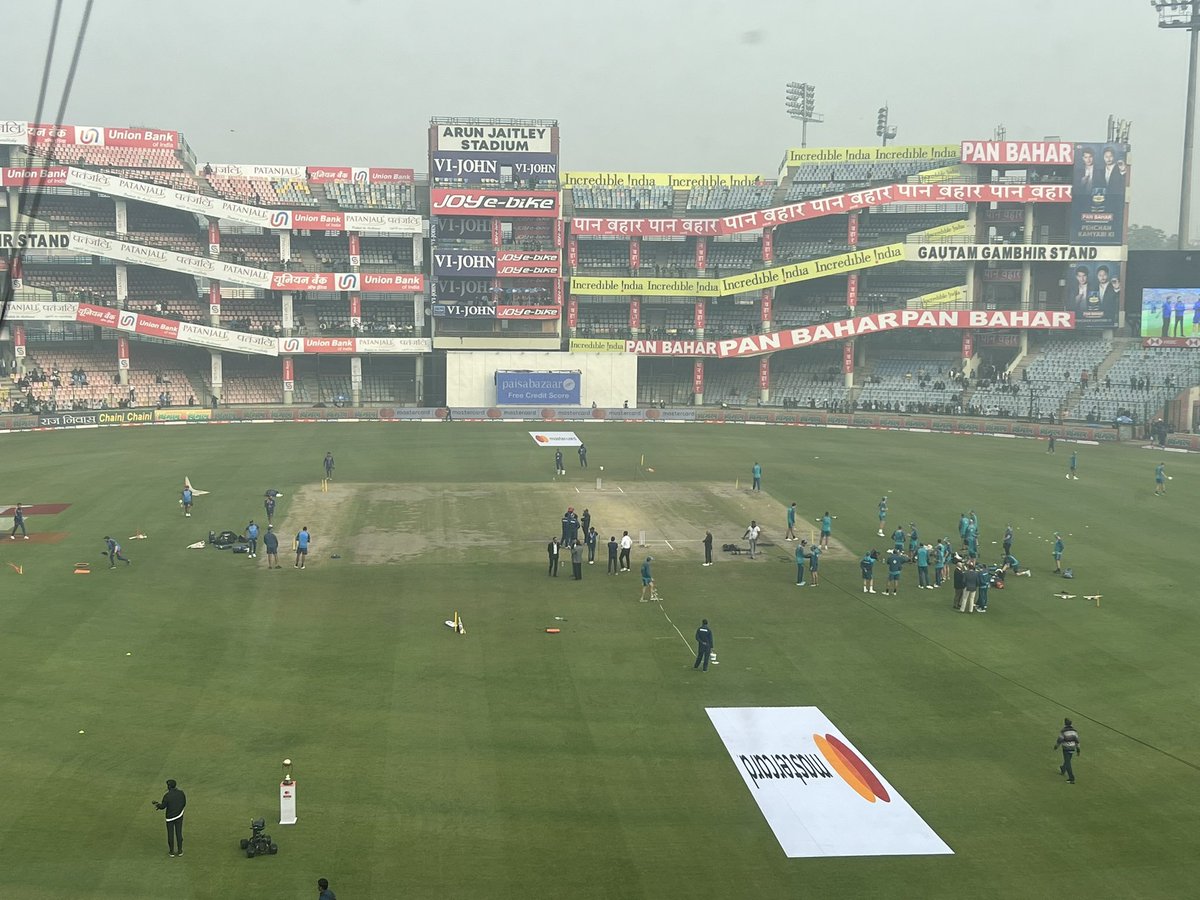 ragav_x's tweet photo. Same venue, hosted by different boards.

A board at least 100 times poorer than BCCI using digital LED hoardings even for bilateral cricket.

Shame. Don't know when BCCI and its state associations will leave this pan bahar obsession https://t.co/Y3FfMhuKBB