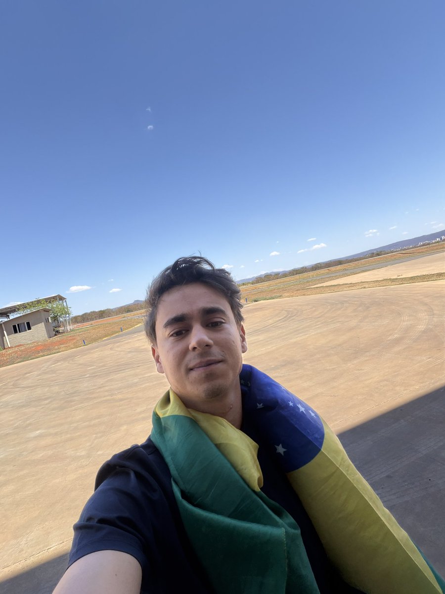 nikolas_dm's tweet photo. Estamos chegando na terra de Alcolumbre. Hoje começa a libertação do Amapá e Fora Moraes! Curva do Araxá, 15hrs 🇧🇷 https://t.co/TcMkMfKH9q