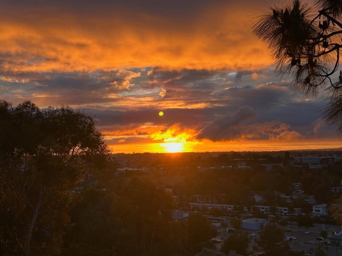 wilsonfernando2's tweet photo. Sunday sunset. https://t.co/JW7YaiGSSM