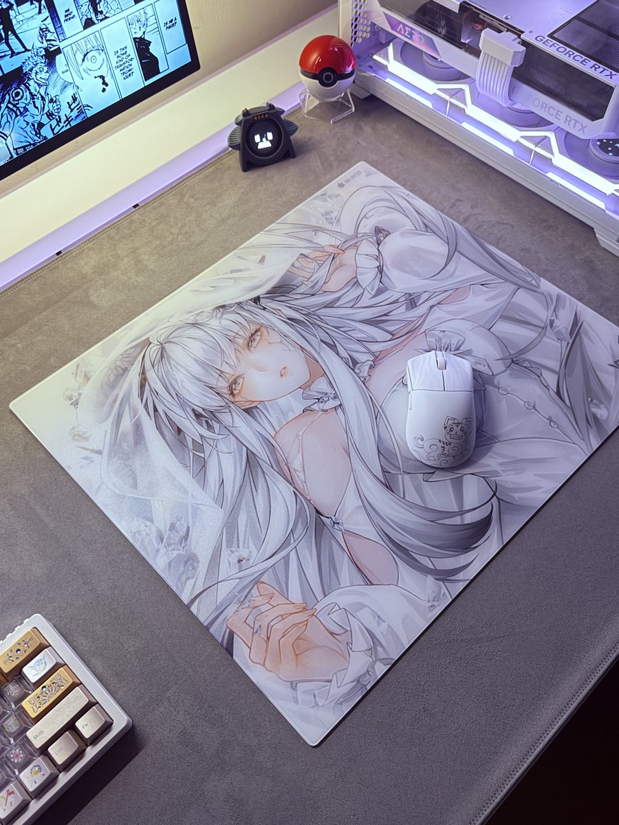ItsSimplyRin's tweet photo. Shimo quartz by @AeperionHQ is finally home and omg photos don’t do this pad any justice🤍
#glassmousepad #mousepad https://t.co/EhwrJKXrxW