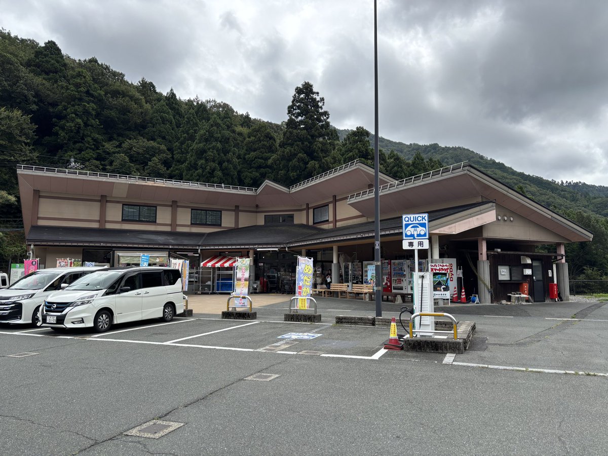 dante_highway's tweet photo. 今回の遠征の思い出②
1泊2日で撮影。2日目に道の駅マキノ追坂峠に寄って前に動画のコメントで教えてもらった琵琶湖のキーホルダーガチャをせっかくなので回してきました。伊吹の道の駅では即売り切れてたので記念にゲット出来て良かったです。 https://t.co/I2sfveo7tE