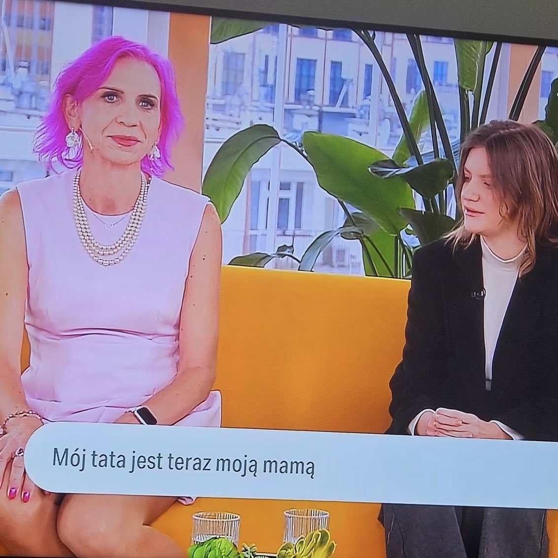 KonradBerkowicz's tweet photo. Nie, nie jest. Jest dalej ojcem, który przebrał się za babę. https://t.co/ixJaW6tP5I
