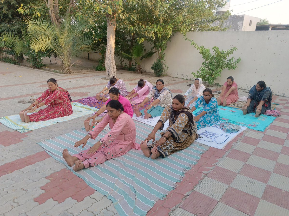 Amandeep631418's tweet photo. #cmdiyogshala
#yogaforall
#punjabgovernment
#yoga https://t.co/LqFlK8yLLF