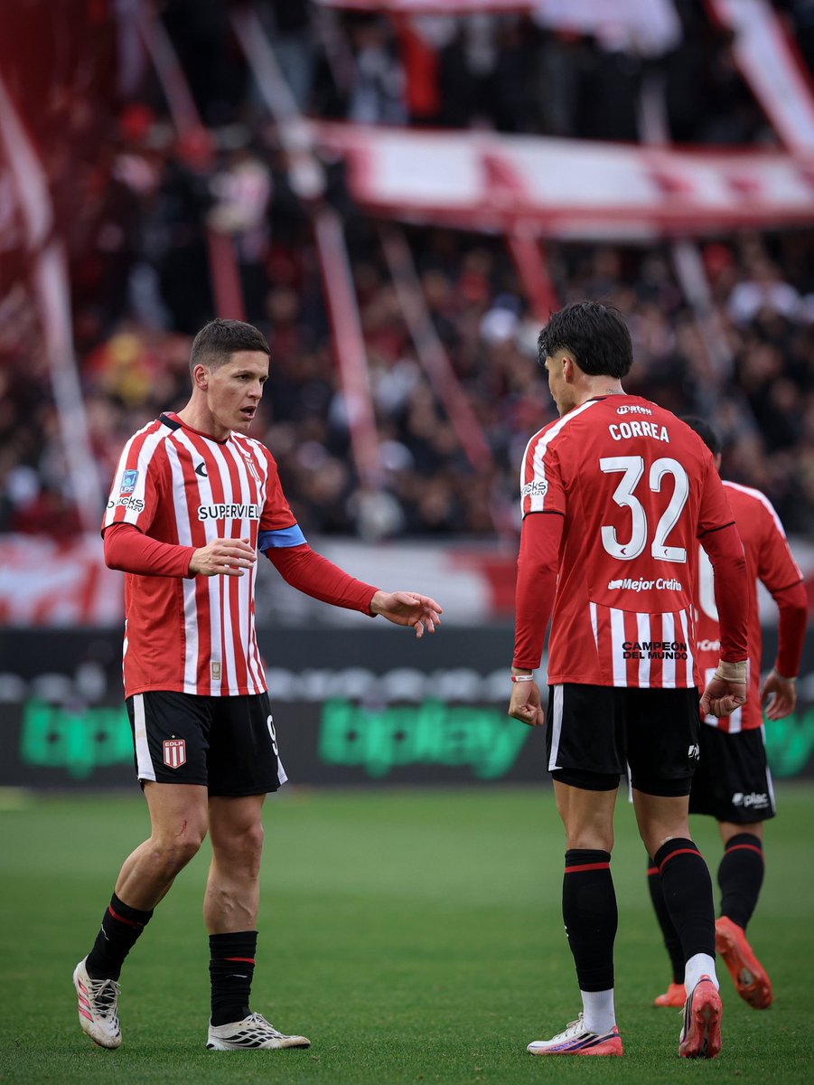 EdelpOficial's tweet photo. Si seremos hermanos que nos separaron
y nosotros, sin saberlo, nos volvimos a juntar. ¡Todos unidos! ❤️🇦🇹 https://t.co/C3BogQIURi