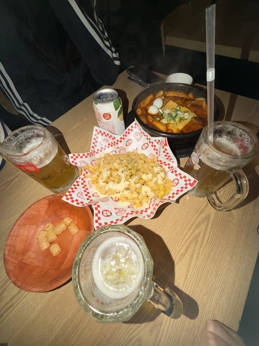 ocofi2's tweet photo. 대학생활다 즐긴듯요? 종강하죠? https://t.co/14y4fzsPj8