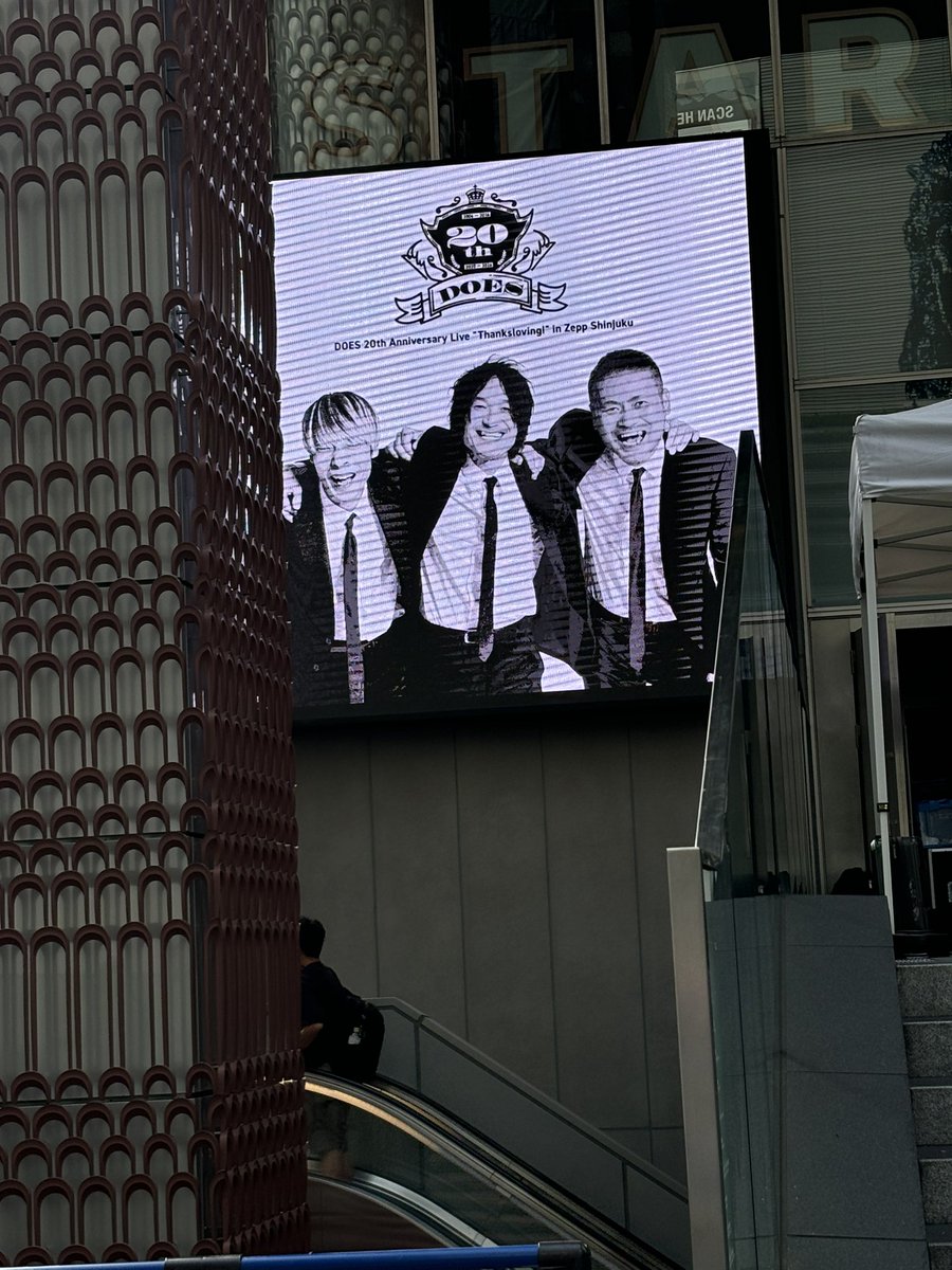 1976_shun's tweet photo. #DOES20th
夢だった夏の散歩道からの太陽病を生で2曲連続で聴けて大満足だった🤘
ギンガムの街はまじで痺れた https://t.co/TKLW7w40eY