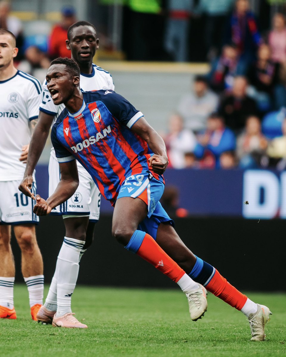soccercafe1's tweet photo. Baboucarr Faal scored his first goal for Viktoria Plzeň, but his side suffered a 3–2 home defeat to SK Sigma Olomouc.

Introduced in the 64th minute, the Gambian striker rose highest in the 84th minute to head home Sojka’s cross and put Viktoria back in the game. https://t.co/Ah69mjrUnj