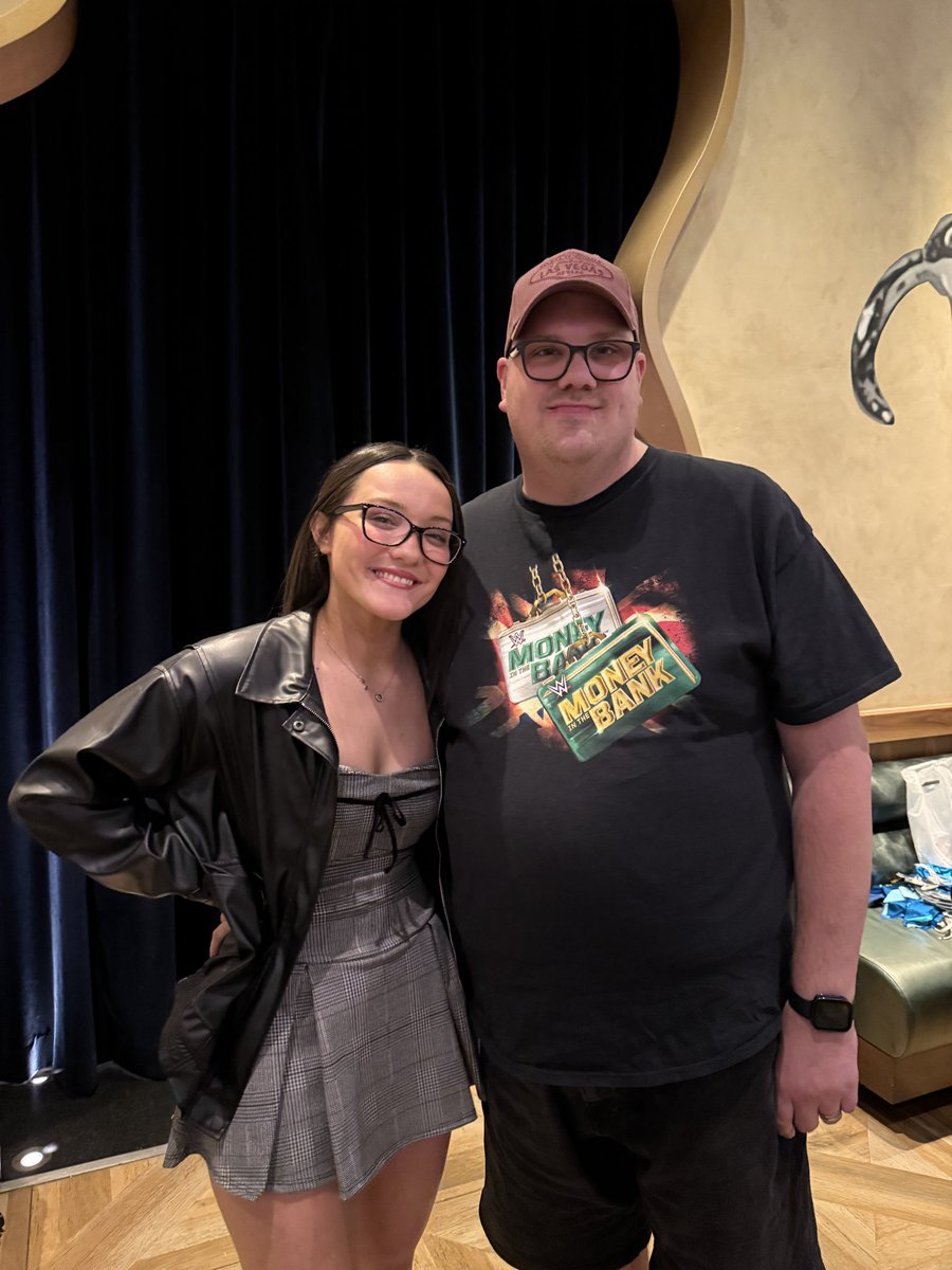 cookieadz's tweet photo. @ItsIzzyMania How longs the program will you be they next Oct when we go to Disney as I no what T-shirt I’m wearing x https://t.co/TJ8QWXiqsh