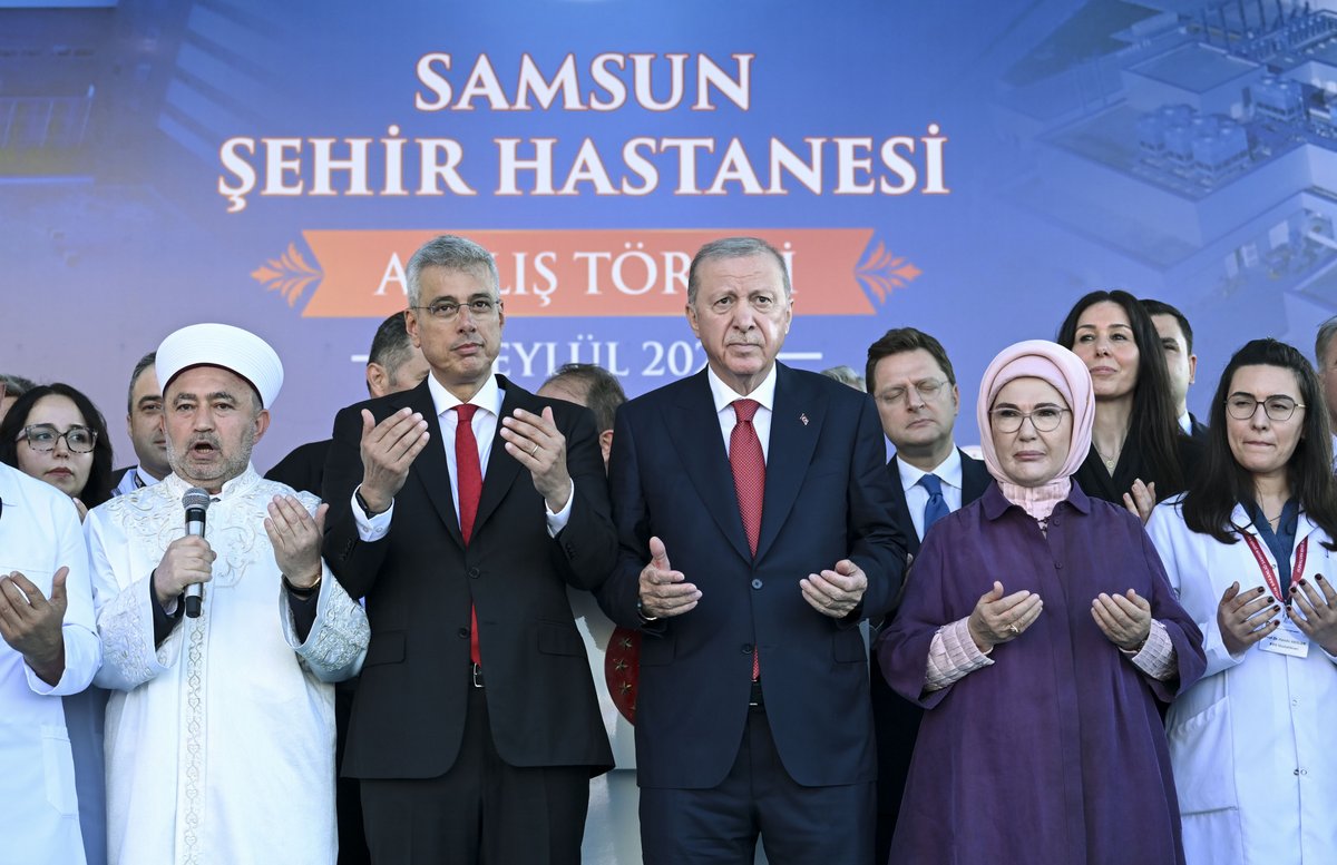 Akparti's tweet photo. "Başta şehir hastanelerimiz olmak üzere, 24 yıllık yatırımlarımız sayesinde Türkiye, bu alanda dünyada parmakla gösterilen bir konuma ulaştı."

Cumhurbaşkanımız Sayın Recep Tayyip Erdoğan, Samsun Şehir Hastanesi Açılış Töreni'ne katıldı https://t.co/3NW1SPfK8N