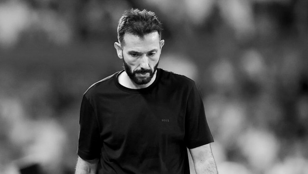 Copa_Lal's tweet photo. 🚨🚨 رسميًا 🚨🚨

💥 تغييرات كبيرة في فالنسيا 💥

❌ إقالة المدرب كارلوس كوربيران 🇪🇸 وطاقمه الفني ❌

❌ إقالة المدير الرياضي رون غورلاي 🇬🇧 ❌

✅ تعيين مدرب الرديف أوسكار سانشيز 🇪🇸 كمدرب للفريق الأول بشكلٍ مؤقت . https://t.co/ba4lvAXEUy