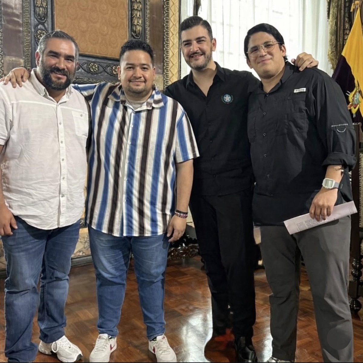 LuisGuayaqp0f0's tweet photo. ¿Tránsito y movilidad o el negocio personal de unos cuantos? Es hora de que Guayaquil despierte y exija cuentas claras en la ATM.» @FiscaliaEcuador @alcaldiagye @atenciongye @lahistoriaec @DanielNoboaOk @AnderssonBoscan @RTSEcuador @tctelevision https://t.co/cJJN3yCsY5