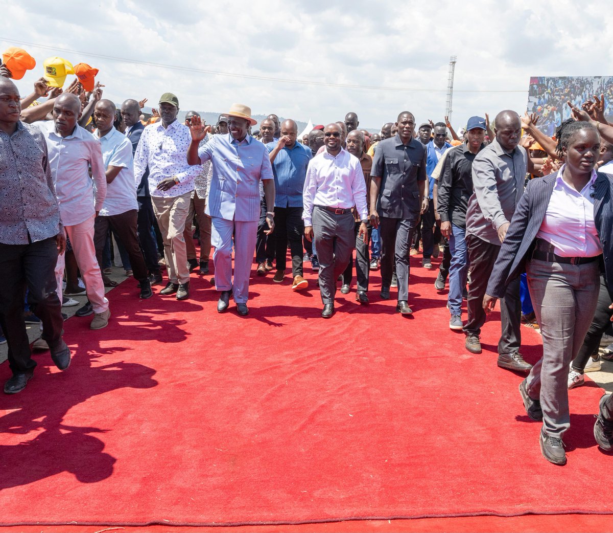 WilliamsRuto's tweet photo. Met more than 10,000 grassroots leaders from Kisumu, Siaya, Homa Bay and Migori counties at the Kenya Shipyards in Kisumu City. We deliberated on the region’s development priorities and our national transformation agenda. https://t.co/J1eSBLRNGm