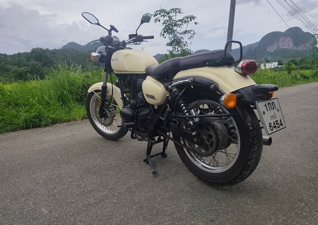 NestorBournf's tweet photo. The Benelli Imperial 400 is a lesser-known cruiser from one of the world’s oldest motorcycle manufacturers. Built for city cruising or rural rides, it delivers wherever you choose to go. https://t.co/gTjtrLmhxm
