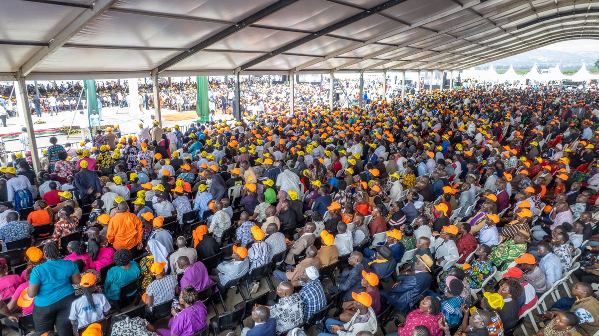 WilliamsRuto's tweet photo. Met more than 10,000 grassroots leaders from Kisumu, Siaya, Homa Bay and Migori counties at the Kenya Shipyards in Kisumu City. We deliberated on the region’s development priorities and our national transformation agenda. https://t.co/J1eSBLRNGm