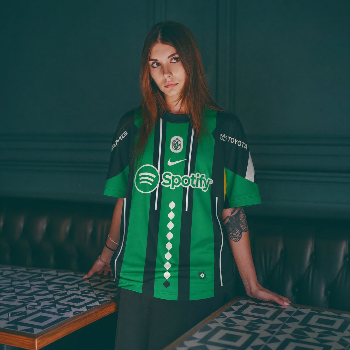 Yassirlitari11's tweet photo. DAY 03 — FALCONS 🇸🇦ESPORTS BRAND CHALLENGE A
- LOGO DEVELOPING
- JERSEY
#PRINTO https://t.co/zfUJNI8ixy