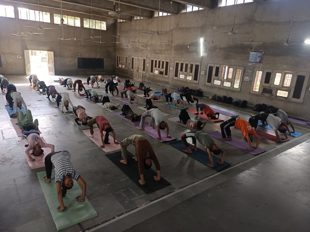 Gilldhrm's tweet photo. #CMDiYogshala #HealthyPunjab #PunjabModel @KamleshMSU @abhitiwari73 #YogaForAll #YogaEmployment     
#Sangrur https://t.co/4HqWpG9LO4
