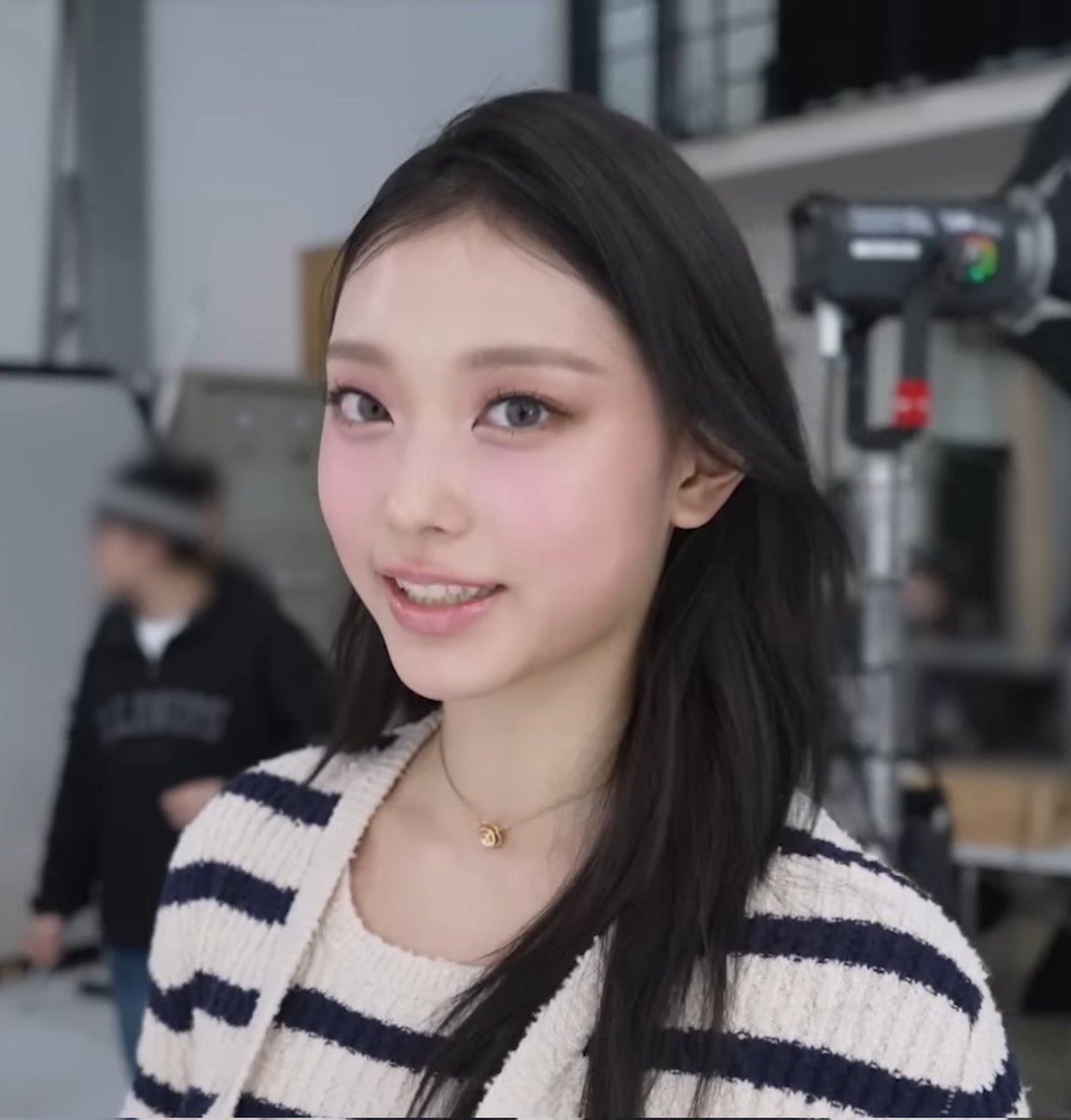 shaberuthecat's tweet photo. 💭🖤💭
💗🐱💗 
💭🖤💭
#HAERIN #해린 #ヘリン https://t.co/SxtnlzHCrr