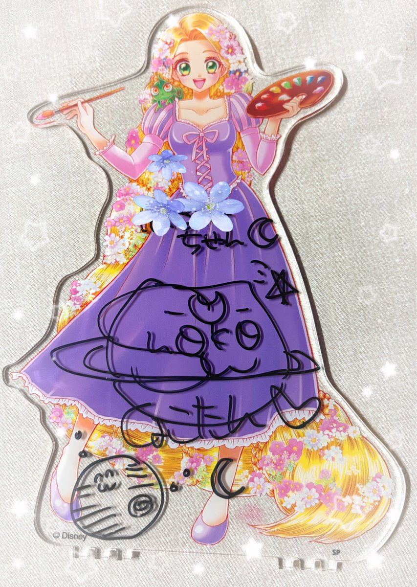 harunpas42's tweet photo. ラプンツェルのアクスタにもサイン描いてもらった🥰️ 今日のラプンツェルのお歌がフルになっちゃった理由をこっそり教えてくれて嬉しかった！！
愛用してるラプンツェルのiPhoneケースも気づいてくれて嬉しかったな😊

 #しょこたんトワイライトツアー https://t.co/F63Iwi4ped
