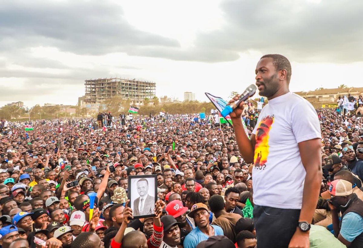 edwinsifuna's tweet photo. We did eventually get to Jacaranda grounds….thank you Nairobi for showing up. Thank you for everything. Hatutawaangusha. Thank you to the @NPSOfficial_KE for providing us with security today. We are peaceful and you saw it today. God bless. https://t.co/JMZ2p8jPvq