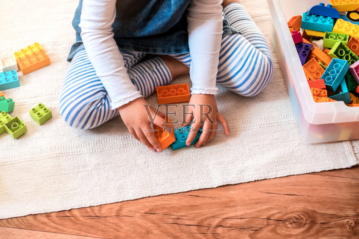 FrediaMaggbl's tweet photo. Building block morning with my little buddy!  Watching those tiny hands create big smiles—best part of the day!  #亲子时光 #ParentingWin https://t.co/U08wv8nAYj