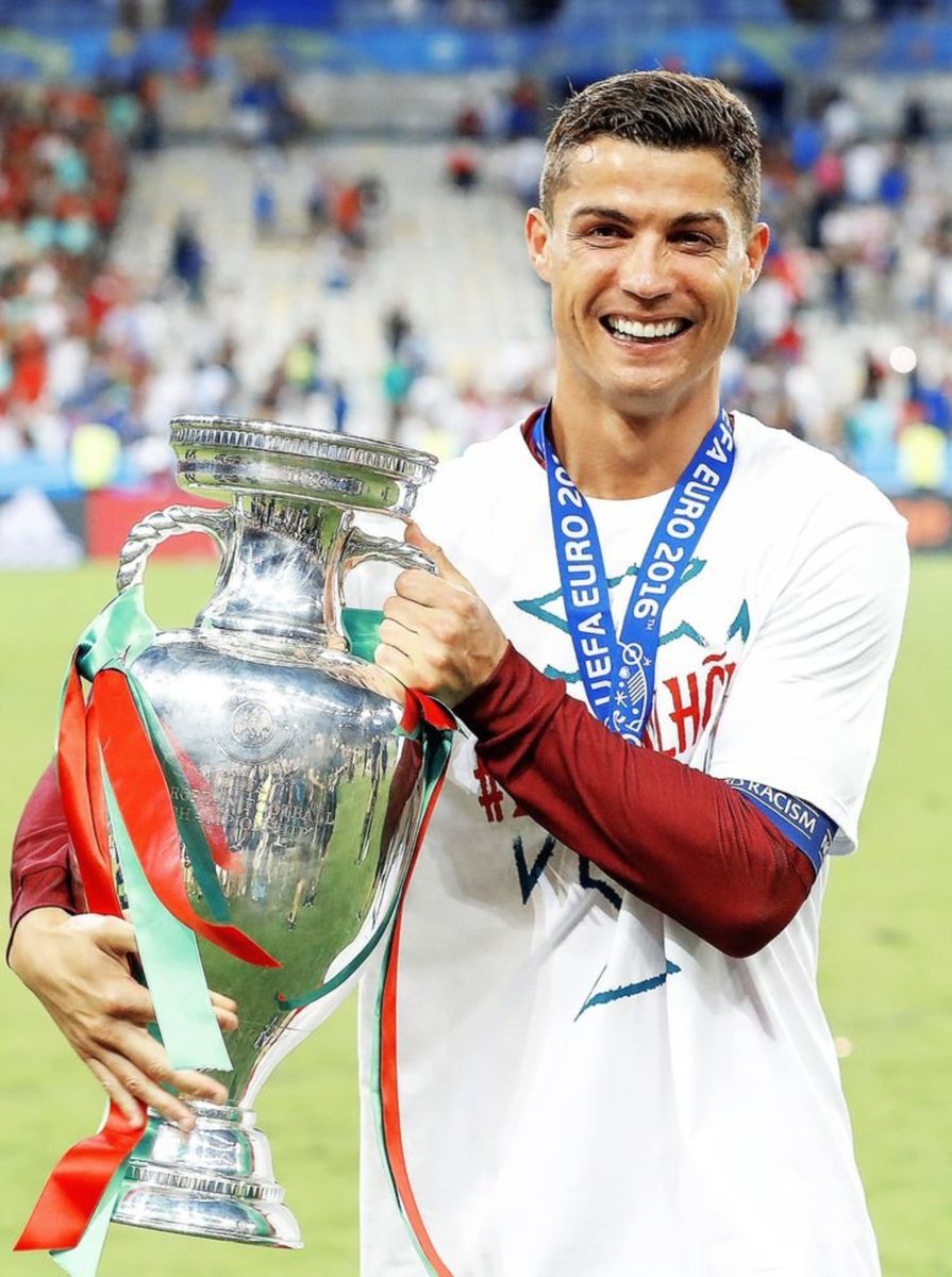Dprime_otp's tweet photo. Messi is still scoring bangers at 39.

Ronaldo is still scoring goals at 41.

And football Twitter is STILL fighting over who is better. 😭

Generational rivalry. https://t.co/y5isnQcoBY