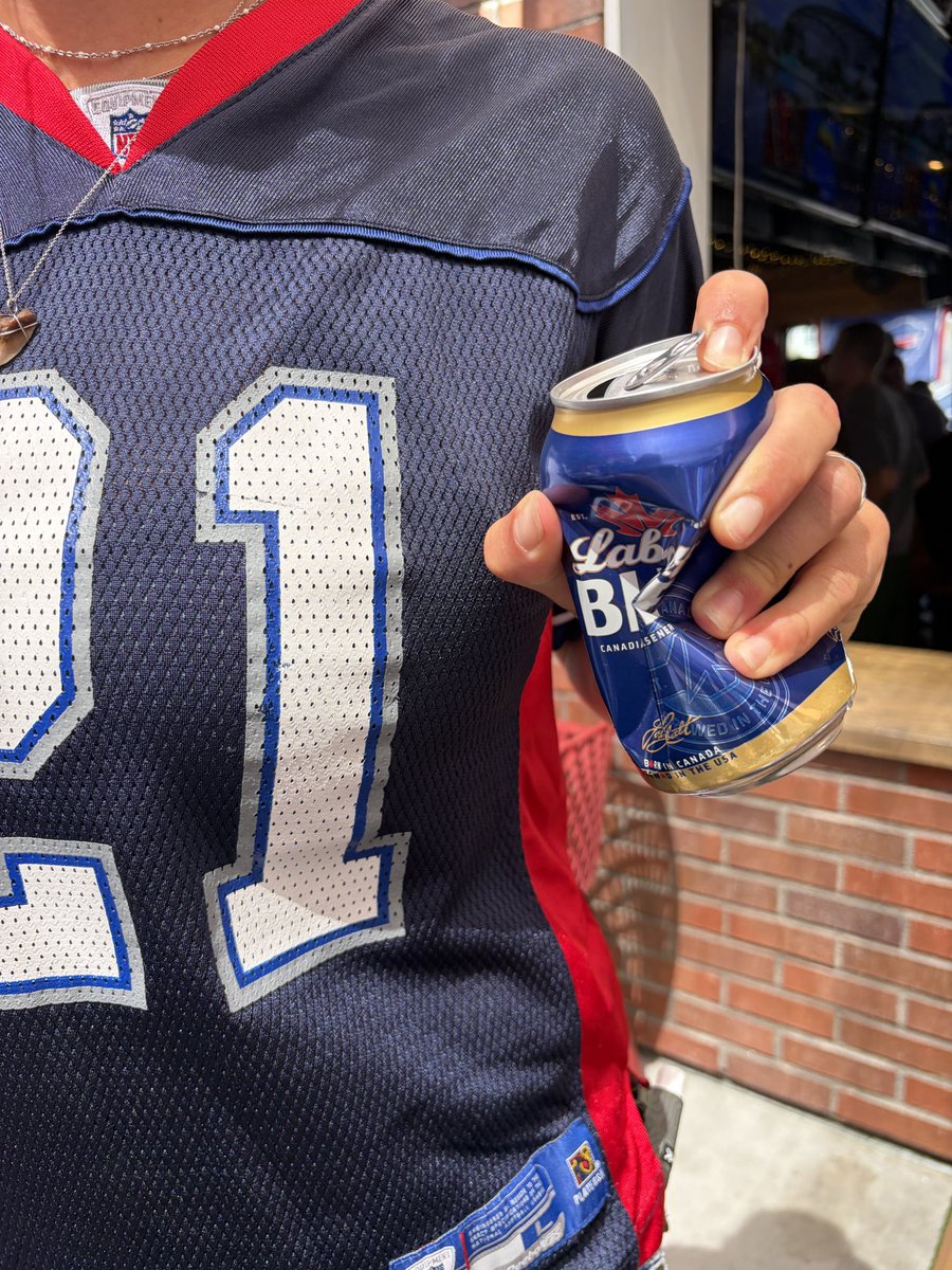 MorganTruman3's tweet photo. @LabattUSA got us through the game #gobills https://t.co/YKwlCvmED6
