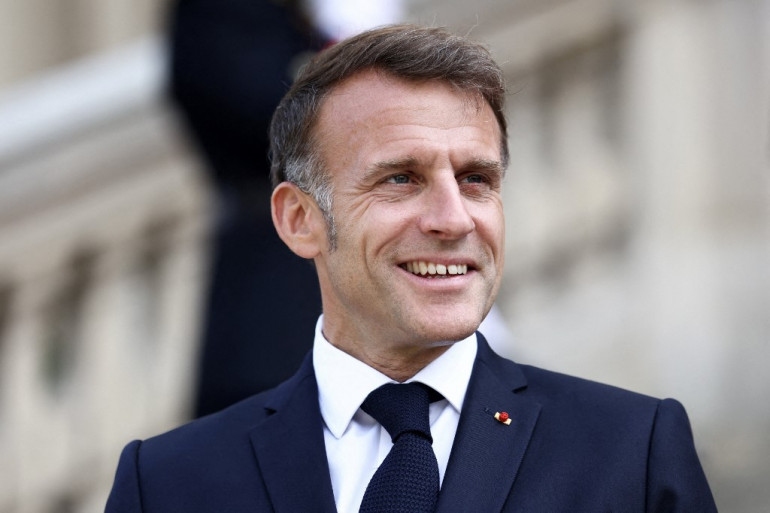 AlertesInfos's tweet photo. 🇫🇷 FLASH - Emmanuel Macron tente une nouvelle voie pour INTERDIRE les réseaux sociaux aux moins de 15 ans. 

Plutôt que de viser directement TikTok, Instagram ou Snapchat, la loi ciblerait 10 fonctionnalités, dont les vidéos automatiques, les notifications nocturnes ou les échanges avec des inconnus. 

Les plateformes qui en cumulent plusieurs pourraient être interdites aux moins de 15 ans.

(Le Figaro)