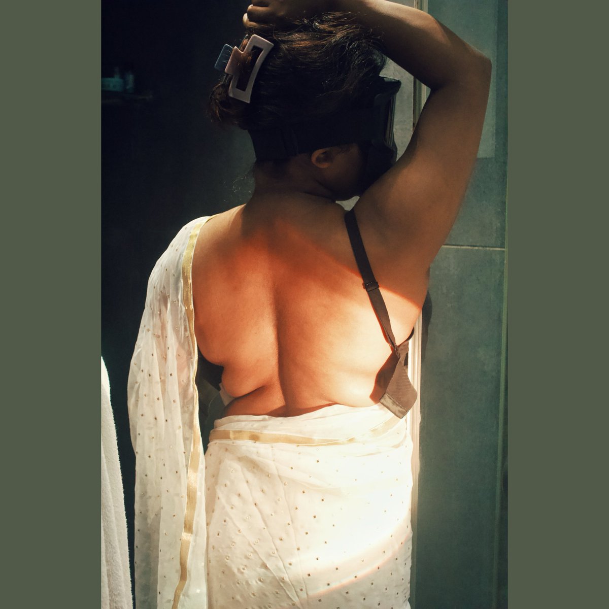 curvymaskedgirl's tweet photo. Can you handle this love handles?
[backless bra saree love handles body positivity indian wife chubby love explore viral trending sexy busty backless bra bralette hot mommy]

#candid #erotic #AdultSnaps #erotic #boudi #mallu https://t.co/MBrF6jw2LO
