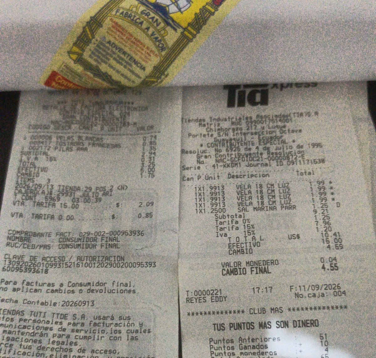 ecriollo87's tweet photo. El tía y sus incoherencias. Me vendieron 5 velas en $1,99. Mientras el Tuti vende 5 velas a $0,74.

Las de Tía son de 18cm y las del Tuti son de 20cm.... Percharon mal???? No lo sé Rick https://t.co/jcvpKZnive