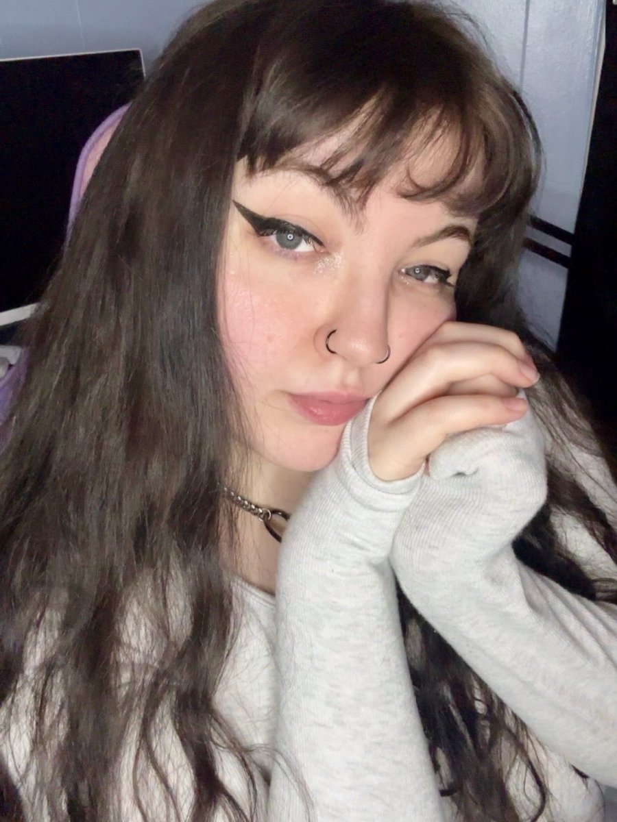 starlitkitsu's tweet photo. omggg i have completely forgotten about this account. i hope all my moots are doing well ! life has been so crazy and ive just been cruising thru it on autopilot😂 i also haven’t played apex in such a longgg time. been more focused on Overwatch &amp; Fort as of late:’) https://t.co/TDsi2cBHGZ
