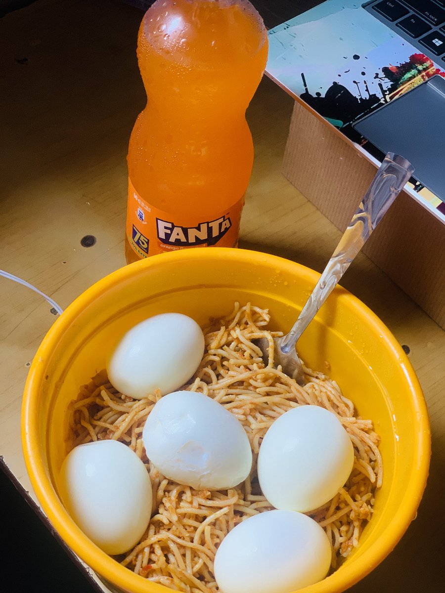 Alwell007's tweet photo. Happy 25th birthday to me.
Cake too expensive, I use the money buy Egg and Fanta.
Next year I go see am clear. https://t.co/gIlINPQIE0