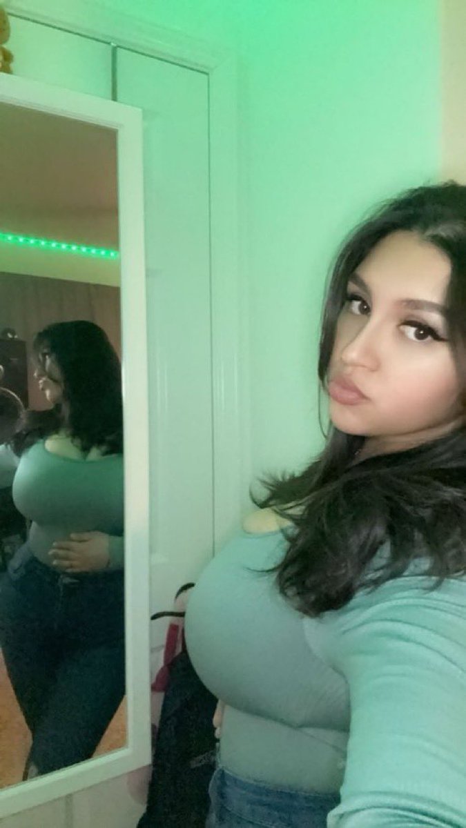 MamiVenomz's tweet photo. Might make some nsfw content soon https://t.co/wOD3z2PSjG