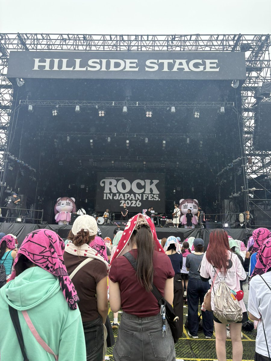 rrrirlerekrt's tweet photo. 初ロッキン‼️余韻ひたひた最高だった。
PEOPLE1から始まり、FOMAREで夏を終わらせてきた~✺⋆*
初コレサワ前方感動したしコレちゃん可愛かったෆ
FOMAREのサークルでタオル落として泥まみれになっちゃったけどそれも思い出♪ https://t.co/ewiPCNHBEn