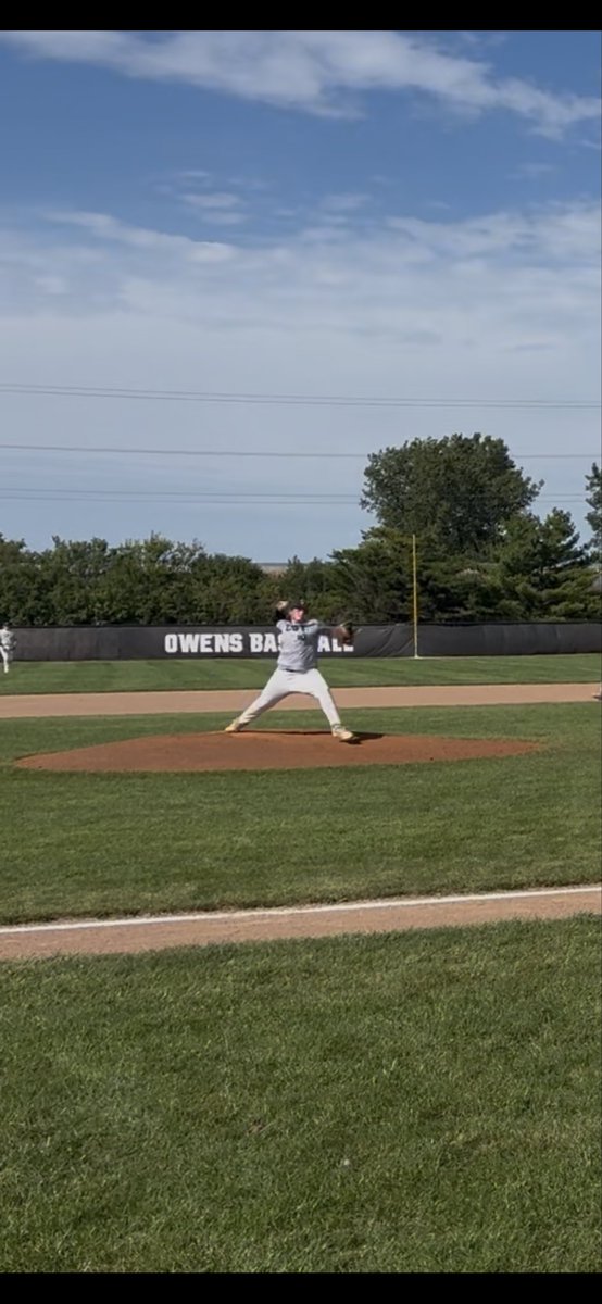 CompleteSport10's tweet photo. @dane_schulz throwing against college hitters today.  @ClearyBaseball @OwensexpressBB #uncommitted https://t.co/EzQMZypTx5