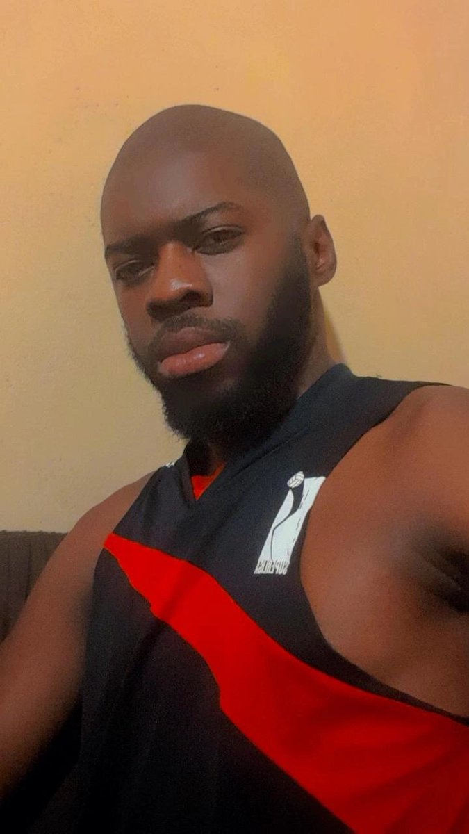 NeguebaJrr9's tweet photo. 👩🏾‍🦲 https://t.co/Dthf9w3S4n