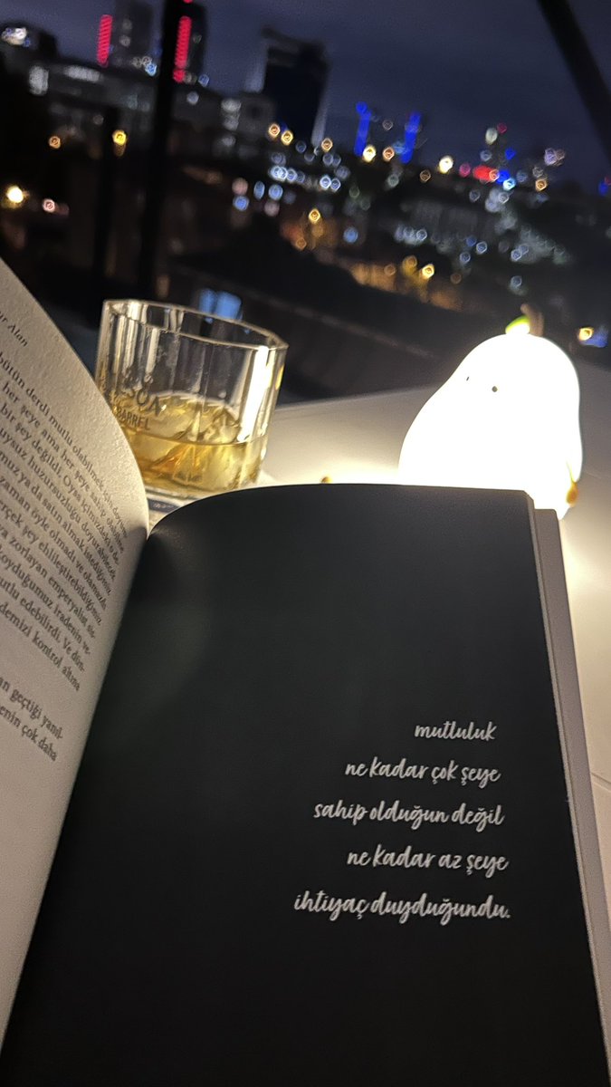 Esmaetkr's tweet photo. Overthink 🌙 https://t.co/8QZM8qfq1R