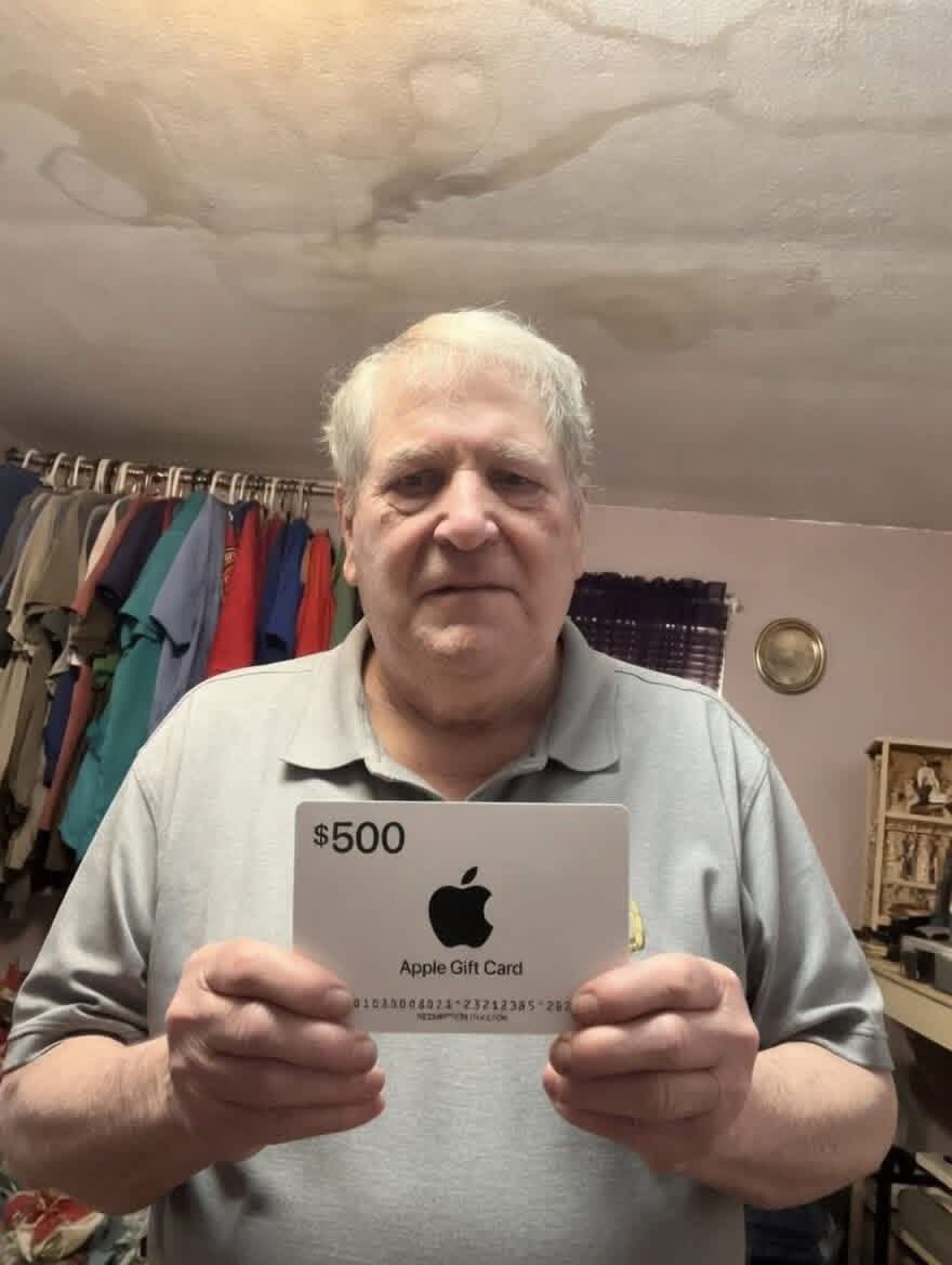 natsukimiko's tweet photo. $500 is for my wife https://t.co/PCD2omzvGP