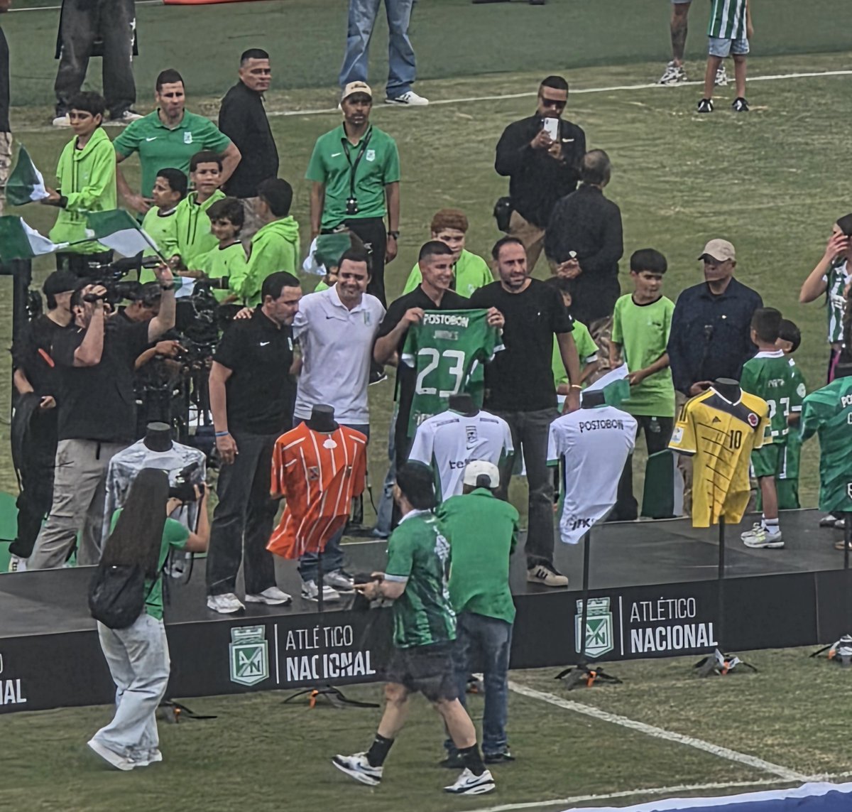 greenedwar's tweet photo. El orgullo que otros no pueden sentir.
Por siempre Atlético Nacional. ⚽🇳🇬 https://t.co/M22qJ2iFKH