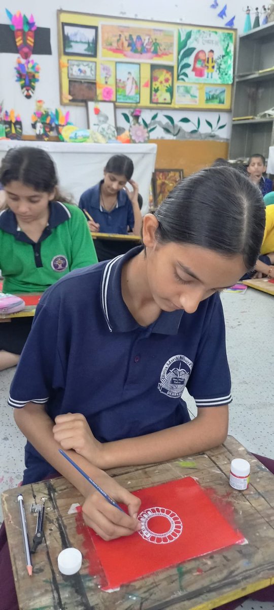 emrskalsi2's tweet photo. A GI-tagged Painting Competition on Aipan Art was organized at EMRS Kalsi, celebrating Uttarakhand’s rich cultural heritage and encouraging students to showcase their creativity and traditional art skills.
#AipanArt #GI #EMRSKalsi https://t.co/1PuUF4gCDw