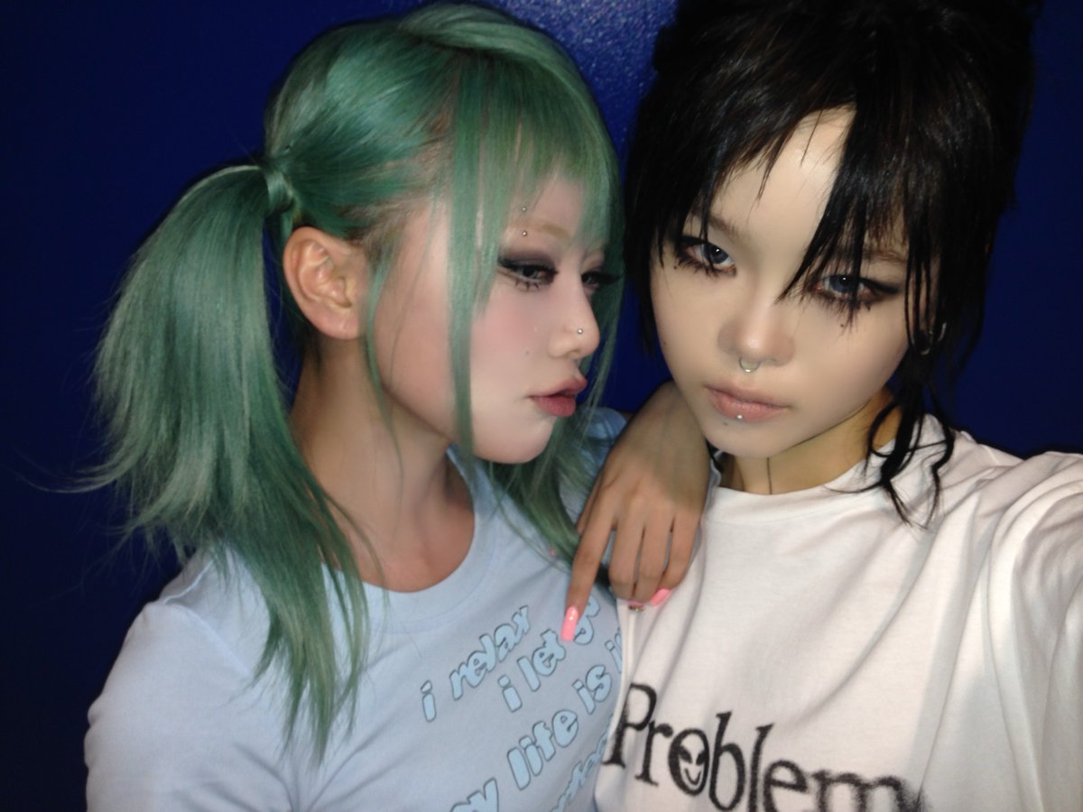 hinaconas tweet picture