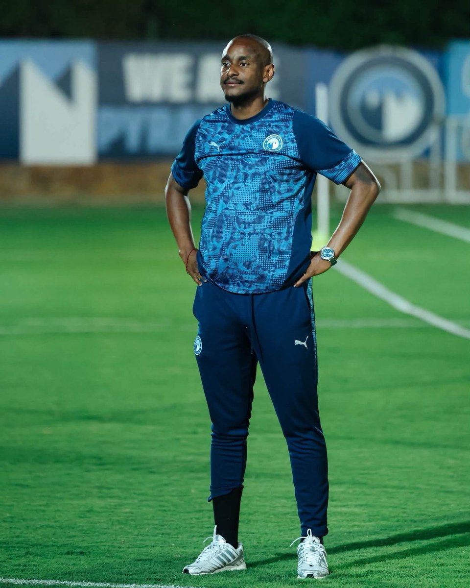 MickyJnr__'s tweet photo. Rulani Mokwena’s incredible start as Pyramids FC coach! 🔥🇿🇦

ℹ️ 6 games
ℹ️ 6 wins
ℹ️ 5 clean sheets
ℹ️ 14 goals scored
ℹ️ 1 goal conceded
ℹ️ Top of the table in Egypt 🇪🇬
ℹ️ Into the CAF Champions League second preliminary round

What a start. The best young coach in Africa! 👏🏾

#AfricanFootball
#CAFCLwithMicky
